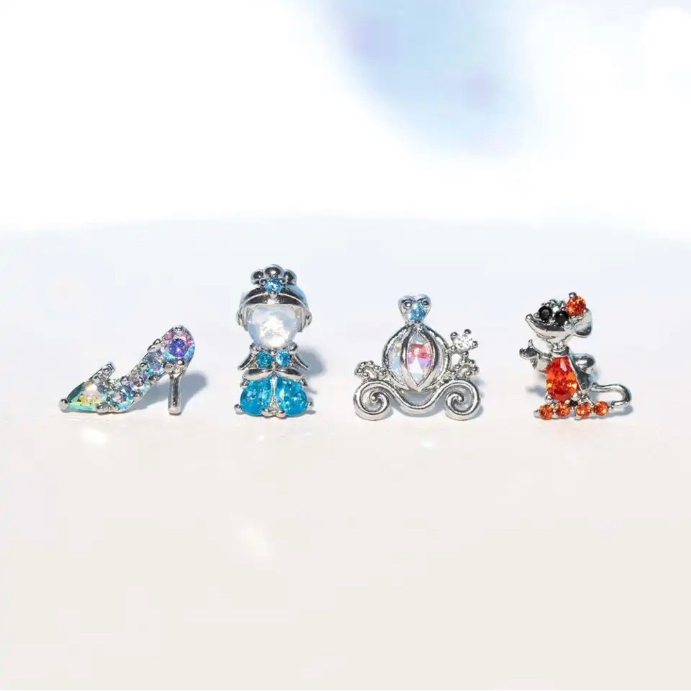 Cinderella rhinestones earrings